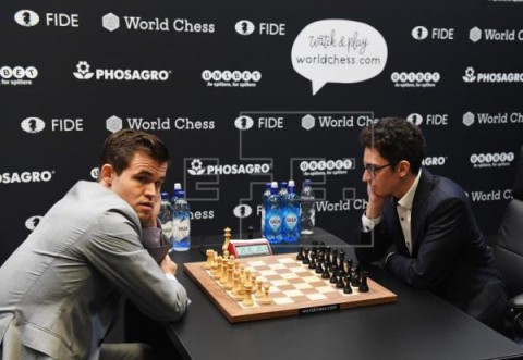 AJEDREZ MUNDIAL Carlsen tumba a Caruana por la vía rápida y retiene la corona