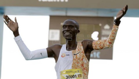 ATLETISMO 10K VALENCIA Cheptegei  bate el récord del mundo de 10K en Valencia