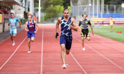 ATLETISMO ESPAÑA Bruno Hortelano bate en Andorra con 15.42 el récord de España de 150 metros