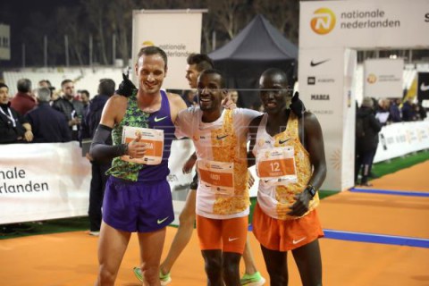 ATLETISMO SAN SILVESTRE VALLECANA El belga Abdi y la etíope Tola, nuevos reyes de Vallecas