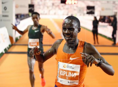 ATLETISMO SAN SILVESTRE VALLECANA Kiplimo y Kosgei revientan los récords de Vallecas
