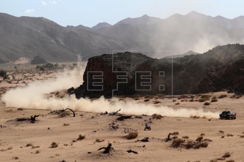 AUTO MOTO DAKAR El Dakar se llena de sorpresas y Alonso continúa tras el primer percance serio