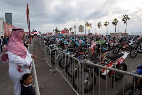 AUTO MOTO DAKAR El lituano Zala da la campanada al ganar en coches la primera etapa del Dakar