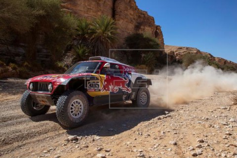 AUTO MOTO DAKAR Paso gigante de Sainz, traspié de Alonso y salto de Barreda