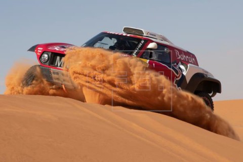 AUTO MOTO DAKAR Peterhansel gana la sexta etapa, con Sainz segundo y más líder y Alonso sexto