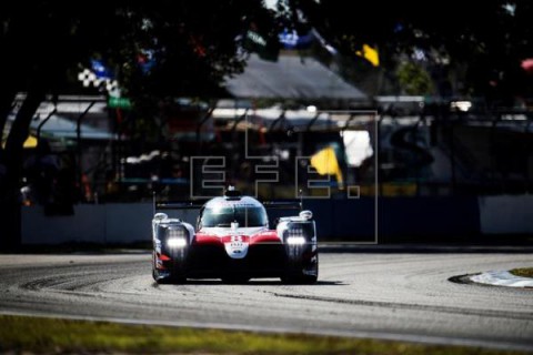 AUTOMOVILISMO 1000 MILLAS DE SEBRING Alonso, más líder, sobrevoló triunfal los baches de Sebring