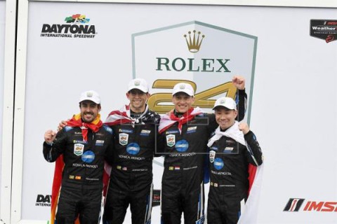AUTOMOVILISMO 24H DAYTONA Fernando Alonso hace historia con un pilotaje magistral bajo la lluvia