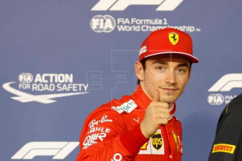 AUTOMOVILISMO FÓRMULA UNO Charles Leclerc firma su primera `pole` en F1 en Bahrein y Sainz sale séptimo