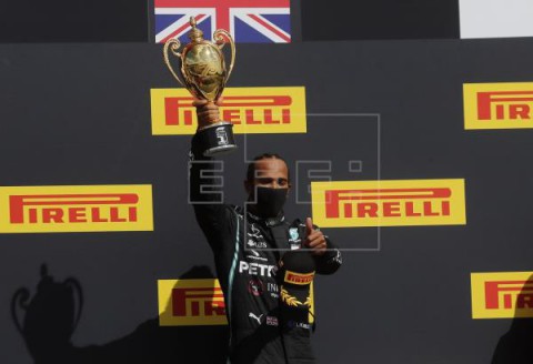 AUTOMOVILISMO FÓRMULA UNO Hamilton gana, con un neumático pinchado, por séptima vez en Silverstone