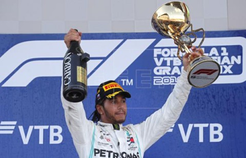 AUTOMOVILISMO FÓRMULA UNO Hamilton gana en Sochi; Sainz, sexto
