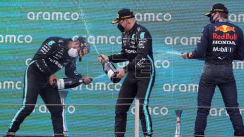 AUTOMOVILISMO FÓRMULA UNO Hamilton reina en Barcelona, con Sainz séptimo y Alonso décimoséptimo