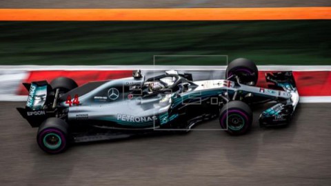 AUTOMOVILISMO FORMULA UNO Hamilton y Bottas mantienen a Mercedes en lo alto en los Libres 3