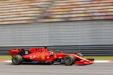AUTOMOVILISMO GP CHINA Vettel se impone en los primeros entrenamientos libres de China