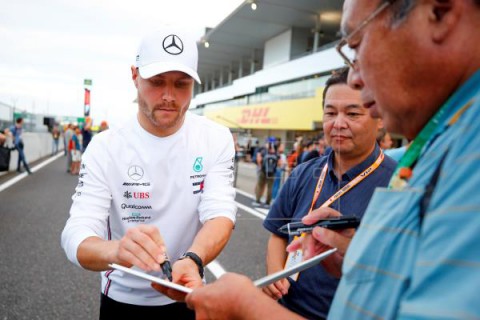 AUTOMOVILISMO GP JAPÓN Mercedes lidera los Libres 1 y el tifón retrasa la clasificación al domingo