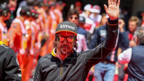 AUTOMOVILISMO – Alonso reaparece en Silverstone tras anunciar retirada de Fórmula Uno en 2019