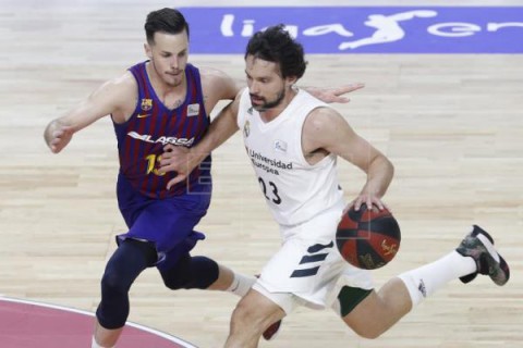 BALONCESTO ACB 76-82. El Barça le toma el gusto a los clásicos y refuerza su liderato