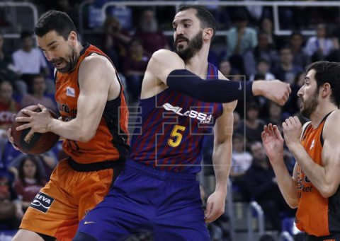 BALONCESTO BARÇA LASSA-VALENCIA BASKET 72-78. El Valencia gana en Barcelona y hace líder al Real Madrid