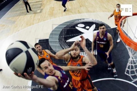 BALONCESTO COPA DEL REY 86-79. Heurtel conduce al Barcelona a semifinales