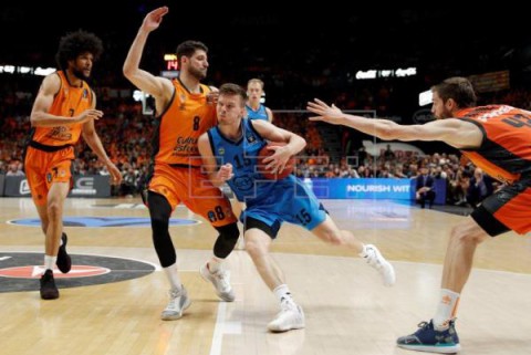 BALONCESTO EUROCOPA 89-63. Un Valencia con carácter conquista su cuarta Eurocopa e irá a Euroliga