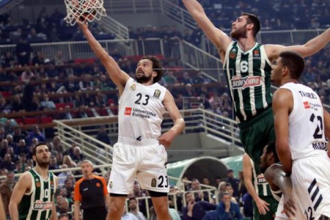 BALONCESTO EUROLIGA 73-74. El Real Madrid renace en Atenas con un triple imposible de Rudy