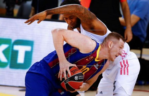 BALONCESTO EUROLIGA 79-72. El Barça resiste en el segundo tiempo y deja tocado al Real Madrid