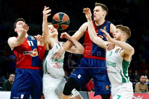 BALONCESTO EUROLIGA 80-73. El Baskonia no falla ante el Zalgiris y se mantiene en la pelea