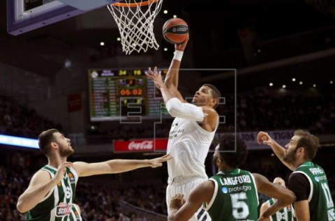 BALONCESTO EUROLIGA REAL MADRID-PANATHINAIKOS 89-68. El Madrid domina, con un Ayón imperial, a un Panathinaikos peleón