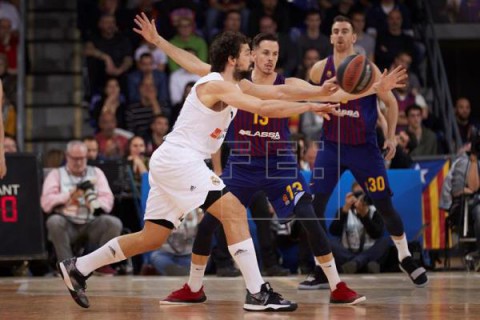 BALONCESTO EUROLIGA  77-70. Barça repite triunfo en el clásico europeo y se acerca a la 4ª plaza