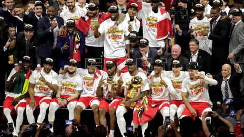 BALONCESTO FINALES NBA Los Raptors destronan a los Warriors, con Leonard como nuevo rey de la NBA