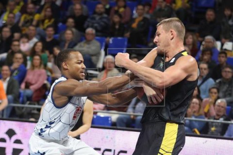 BALONCESTO IBEROSTAR TENERIFE-DELTECO GBC  60-67. Dura derrota del Iberostar ante un colista en su mejor momento
