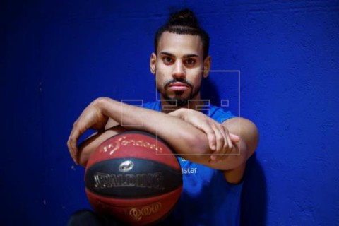BALONCESTO MOVISTAR ESTUDIANTES Clavell: `Firmé mi primera camiseta del Estudiantes en Colombia`