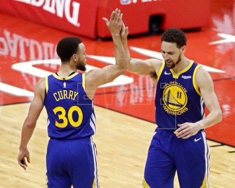 BALONCESTO NBA 113-118. Curry y Thompson ponen a los Warriors en finales por quinta vez seguida