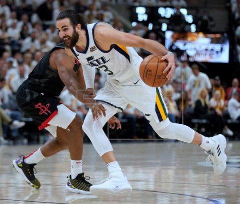 BALONCESTO NBA/ESPAÑOLES Mirotic pasa a semifinales con Bucks; Rubio mantiene con vida a los Jazz
