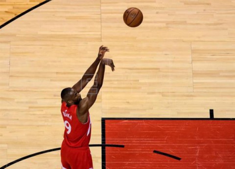 BALONCESTO NBA Ibaka vuelve a ser titular y ganan los Raptors; Juancho no juega con Nuggets