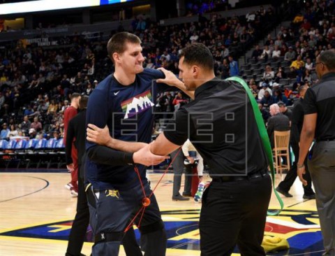 BALONCESTO NBA Jokic y Simmons lideran los reservas para el All-Star; Doncic se queda fuera