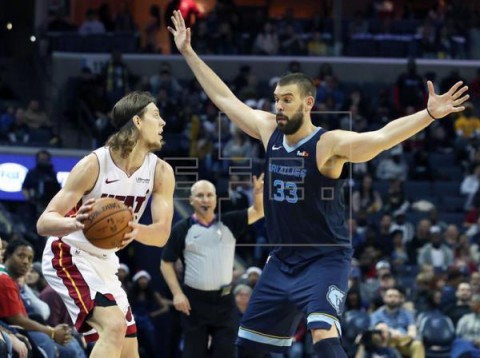 BALONCESTO NBA Marc Gasol asalta el Staples Center; Willy consigue su primer doble-doble