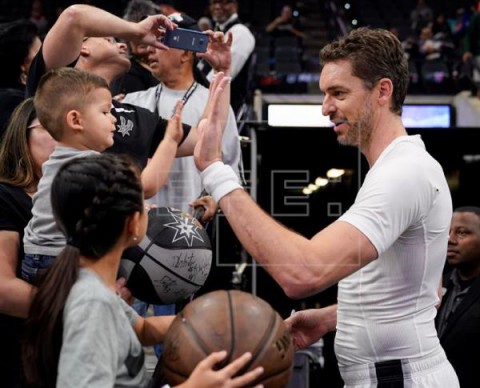 BALONCESTO NBA Pau Gasol llega a los Bucks para `luchar por el anillo`