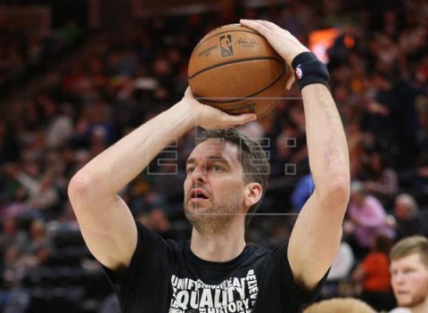 BALONCESTO NBA Pau llegó a Milwaukee `totalmente convencido` tras hablar con Mirotic