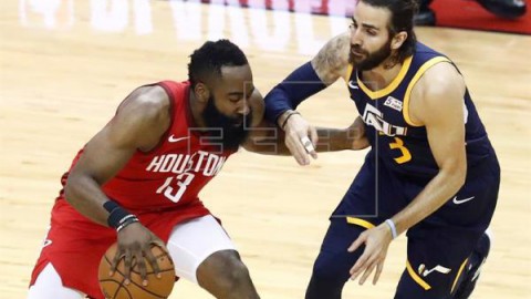 BALONCESTO NBA  Rockets vuelven a ser verdugos de Jazz; Clippers no ceden ante Warriors