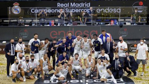 BALONCESTO SUPERCOPA REAL MADRID-BARÇA 72-67: El Real Madrid se lleva el primer título de la temporada