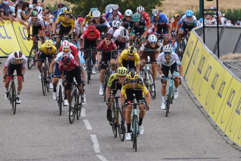 CICLISMO DAUPHINÉ Van Aert sigue inspirado y es el primer líder del Dauphiné