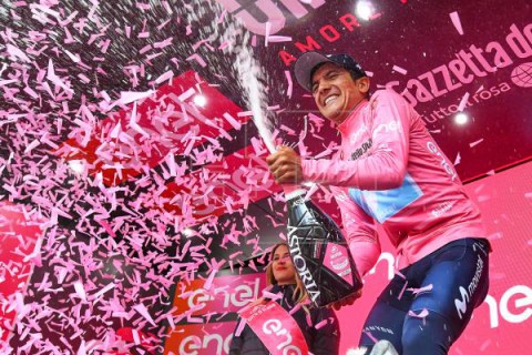 CICLISMO GIRO DE ITALIA Carapaz celebra a 4.700 metros de altitud el primer año de su conquista del Giro