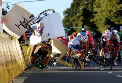 CICLISMO VUELTA A POLONIA Cirugia facial a Jacobsen que se encuentra `estable por el momento`