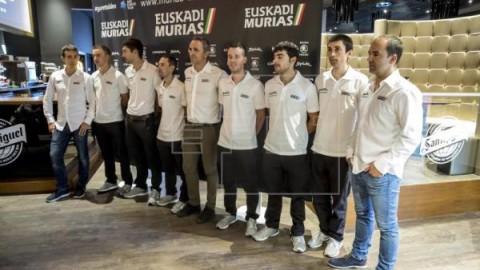 CICLISMO VUELTA Cuatro equipos españoles en la salida de la Vuelta 2018
