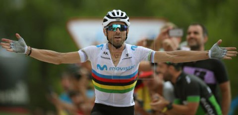 CICLISMO VUELTA ESPAÑA Valverde saca el `arcoíris` en Mas de la Costa y `Superman` López es líder