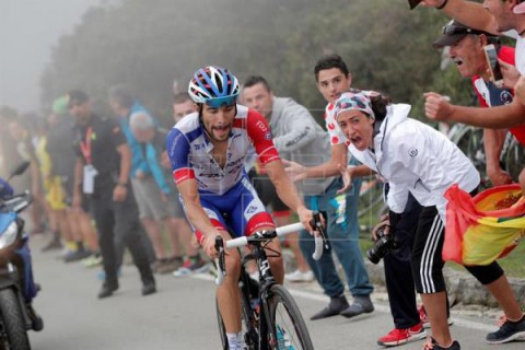 CICLISMO VUELTA Pinot se viene arriba en los Lagos de Covadonga, Yates sigue firme de rojo