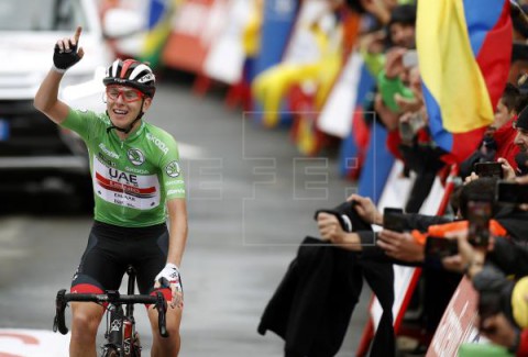 CICLISMO VUELTA Pogacar se une en Gredos a la fiesta eslovena, Roglic asegura la roja