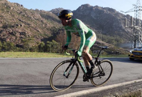 CICLISMO VUELTA Roglic gana la crono de Ézaro y recupera el jersey rojo