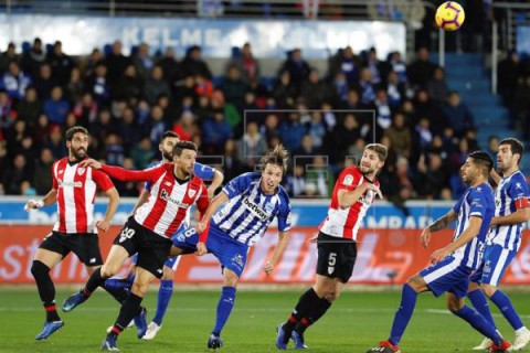 FÚTBOL ALAVÉS-ATHLETIC 0-0. Choque de trenes con poco fútbol