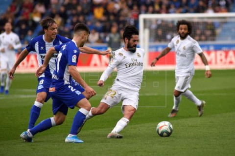 FÚTBOL ALAVÉS-REAL MADRID 1-2. El Real Madrid gana a lo Alavés